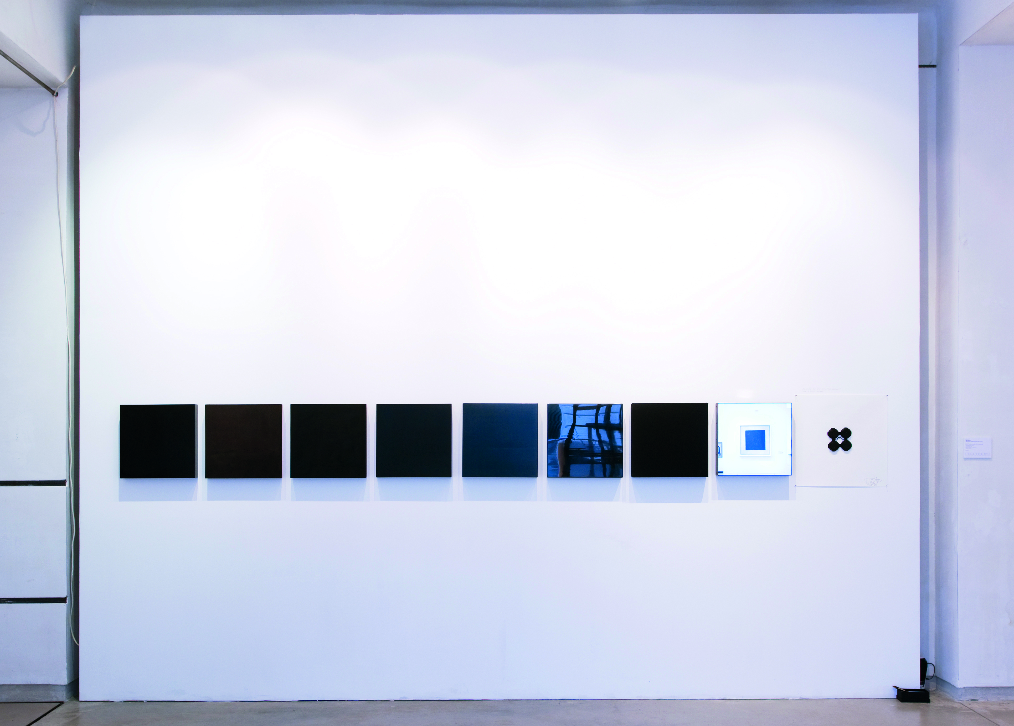 Astrid Edlinger: 100 Black Squares, Formation 'narration', exhibition view